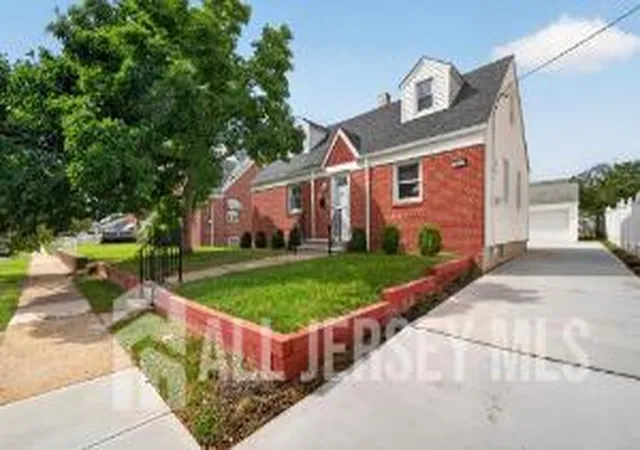 Photo 2 of Single family home for sale at 121 Dorothy St, Carteret, NJ 07008 | MLS# 2704762R | Listing updated on 2026-09-26