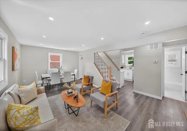 Photo 3 of Single family home for sale at 121 Dorothy St, Carteret, NJ 07008 | MLS# 2704762R | Listing updated on 2026-09-26