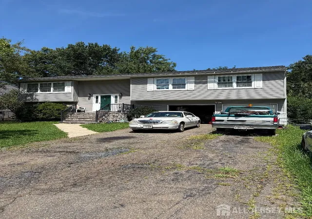 Single family home for sale at 25 Oakey Dr, Kendall Park, NJ 08824 | MLS# 2704398R