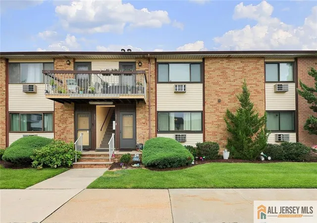Photo 1 of Condo for sale at 621 Cricket Ln #621, Woodbridge, NJ 07095 | MLS# 2770398M | Listing updated on 2026-09-01