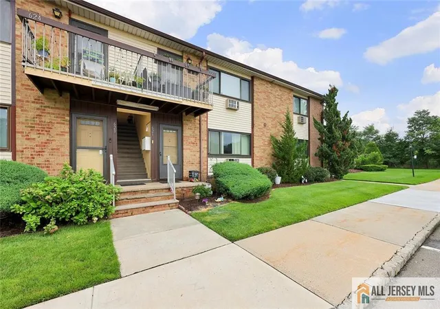 Photo 2 of Condo for sale at 621 Cricket Ln #621, Woodbridge, NJ 07095 | MLS# 2770398M | Listing updated on 2026-09-01