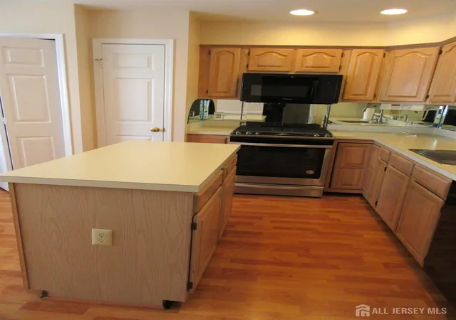 Photo 4 of Condo for sale at 81 Winthrop Rd #H, Monroe Township, NJ 08831 | MLS# 2705106R | Listing updated on 2026-09-25