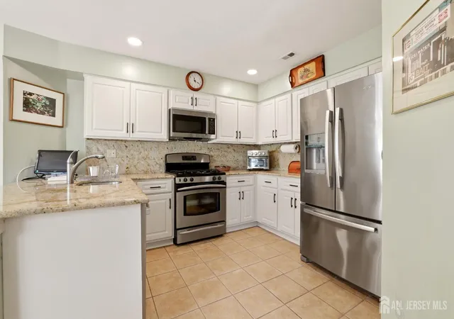 Listing Photo 4 - Condo for sale in building located at 52-b Rutland Ln, Monroe Township, NJ 08831