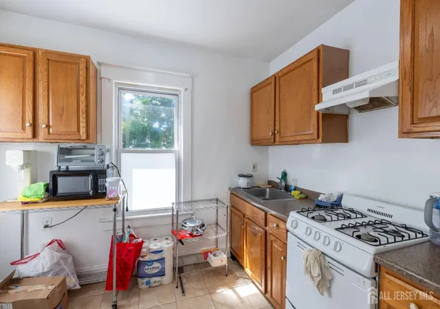 Photo 4 of House for sale at 28 Suydam St, New Brunswick, NJ 08901 | MLS# 2703934R | Listing updated on 2026-09-28