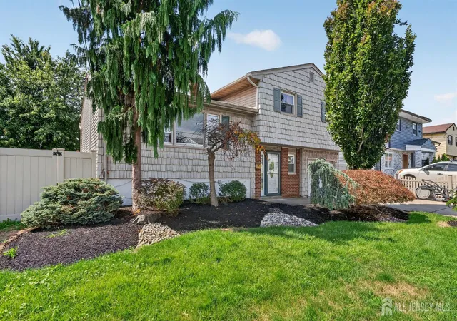 Photo 3 of Single family home for sale at 51 Charlotte St, Carteret, NJ 07008 | MLS# 2703731R | Listing updated on 2026-09-14
