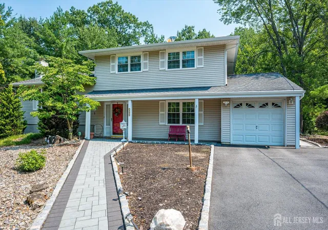 Photo 2 of Single family home for sale at 560 Wakefield Dr, Metuchen, NJ 08840 | MLS# 2704740R | Listing updated on 2026-10-01