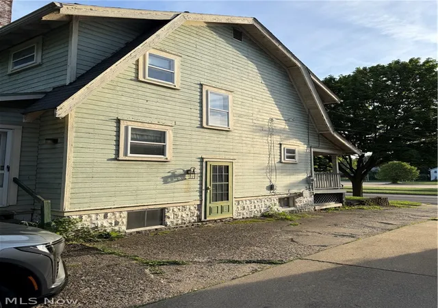 Photo 3 of Sale Pending at 1051 Brown St, Akron, OH 44301 | MLS# 5113964 | Listing updated on 2026-09-09