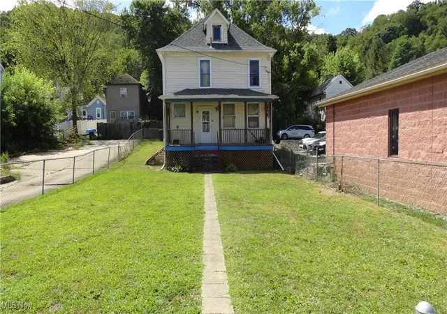 Photo 1 of Single family home for sale at 122 Carolina Ave, Chester, WV 26034 | MLS# 5147391 | Listing updated on 2026-09-10