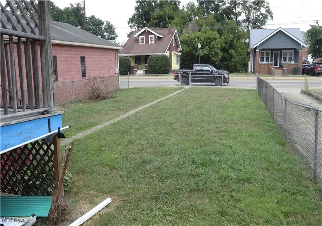 Photo 3 of Single family home for sale at 122 Carolina Ave, Chester, WV 26034 | MLS# 5147391 | Listing updated on 2026-09-10