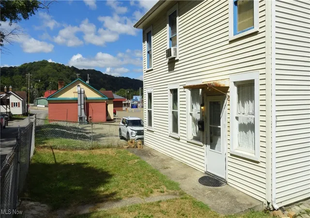 Photo 3 of Single family home for sale at 122 Carolina Ave, Chester, WV 26034 | MLS# 5147391 | Listing updated on 2026-09-10