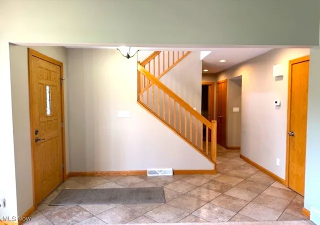 Photo 2 of Single family home for sale at 3425 Hummingbird Hl Dr, Youngstown, OH 44514 | MLS# 5107118 | Listing updated on 2026-09-02