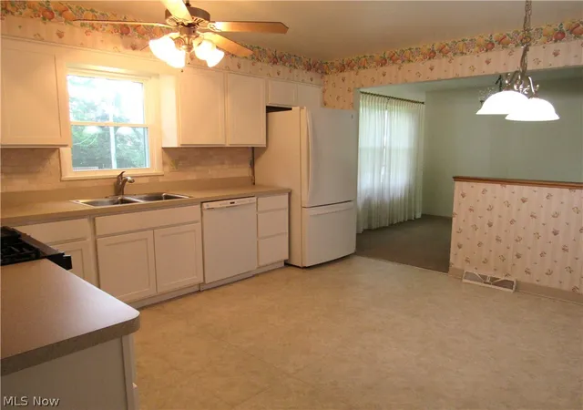 Photo 3 of Single family home for sale at 4805 Maple Hl Dr, Seven Hills, OH 44131 | MLS# 5167855 | Listing updated on 2026-09-15