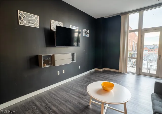 Listing Photo 5 - Condo for sale in building located at 1951 W 26Th St, Cleveland, OH 44113 - Unit #510