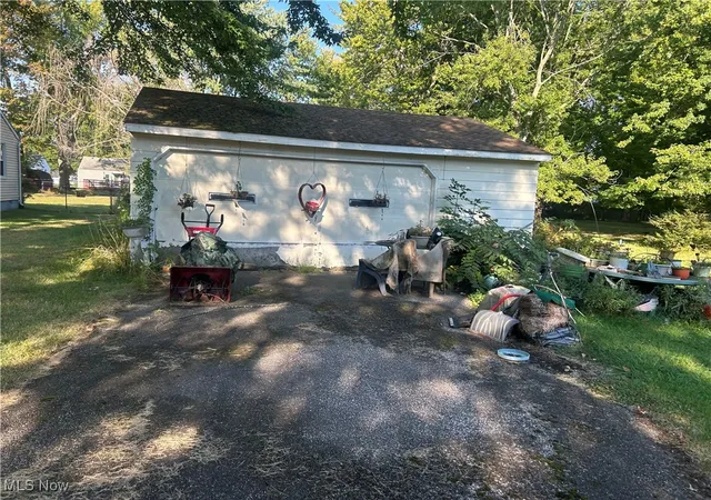 Photo 3 of Sale Pending at 1096 Stevens Blvd, Eastlake, OH 44095 | MLS# 5168395 | Listing updated on 2026-09-09