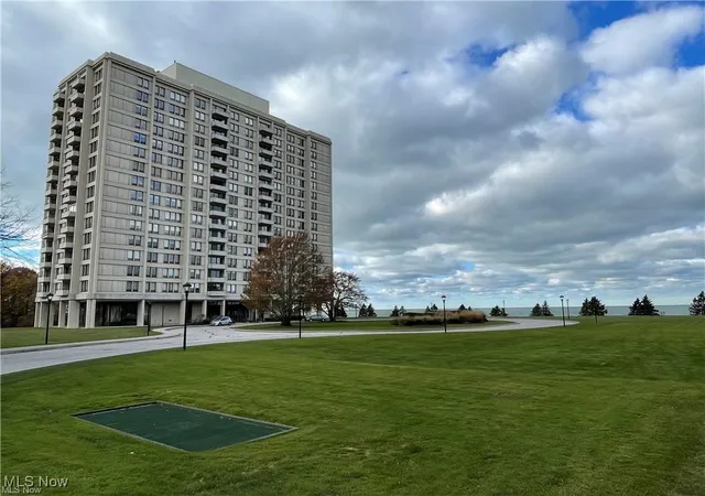 Photo 2 of Condo for sale at 2 Bratenahl Pl #2D, Bratenahl, OH 44108 | MLS# 5169874 | Listing updated on 2026-09-12
