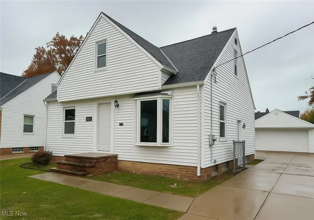 Photo 3 of Sale Pending at 30325 Mildred Dr, Willowick, OH 44095 | MLS# 5171346 | Listing updated on 2026-09-14