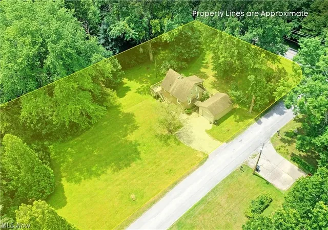Photo 2 of Single family home for sale at 9501 New Buffalo Rd, Canfield, OH 44406 | MLS# 5176359 | Listing updated on 2026-09-04