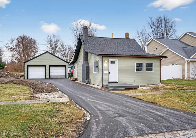 Photo 1 of Single family home for sale at 605 W Shore Blvd, Sheffield Lake, OH 44054 | MLS# 5176756 | Listing updated on 2026-09-25