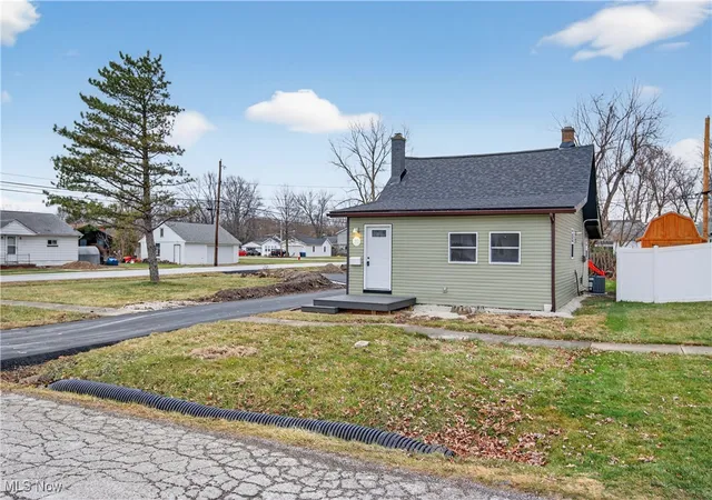 Photo 25 of Single family home for sale at 605 W Shore Blvd, Sheffield Lake, OH 44054 | MLS# 5176756 | Listing updated on 2026-09-25