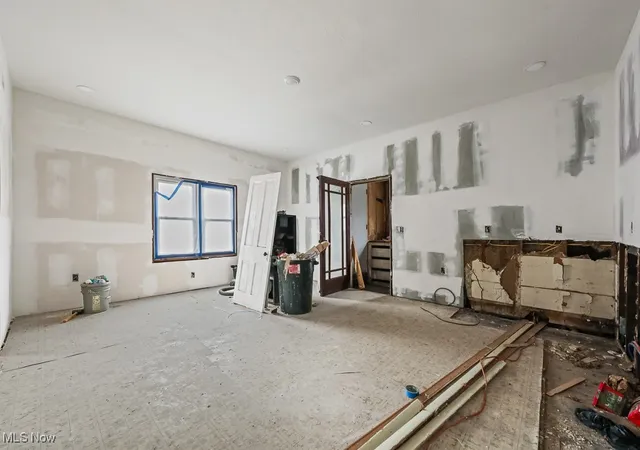 Photo 3 of Sale Pending at 91 Union Ave Se, Minerva, OH 44657 | MLS# 5178450 | Listing updated on 2026-09-18