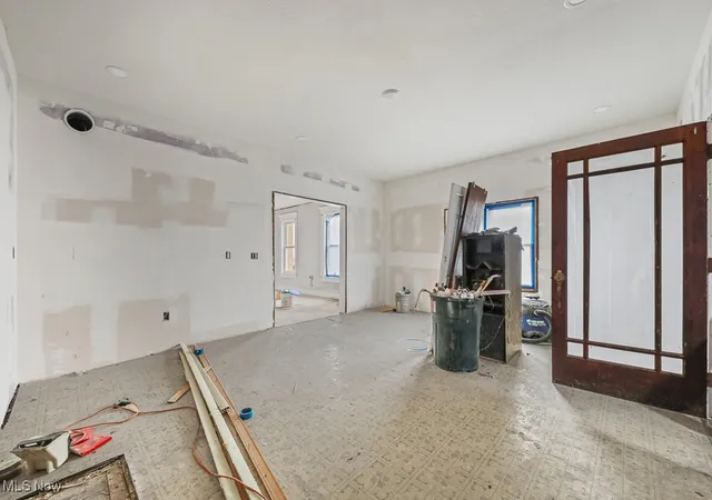 Photo 3 of Sale Pending at 91 Union Ave SE, Minerva, OH 44657 | MLS# 5178450 | Listing updated on 2026-09-18