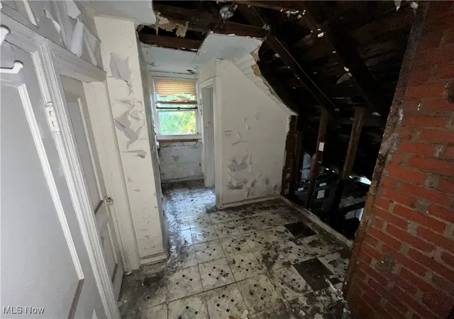Listing Photo 2 - Condo for sale in building located at 3379 E 130th St, Cleveland, OH 44120
