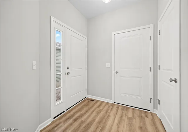 Photo 2 of Sale Pending at 556 Eldemire Ln, Elyria, OH 44035 | MLS# 5180121 | Listing updated on 2026-09-07