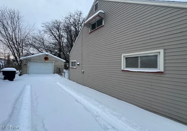 Photo 2 of Single family home for sale at 1525 Denison Ave Nw, Warren, OH 44485 | MLS# 5183617 | Listing updated on 2026-09-20