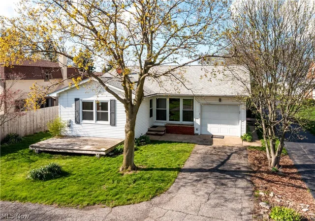 Photo 1 of Single family home for sale at 14015 W Lake Rd, Vermilion, OH 44089 | MLS# 5183699 | Listing updated on 2026-09-10