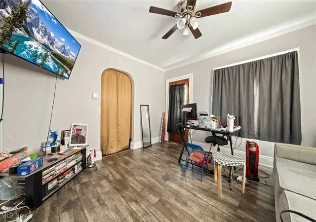 Listing Photo 4 - Condo for sale in building located at 10609 Wadsworth Ave, Cleveland, OH 44125