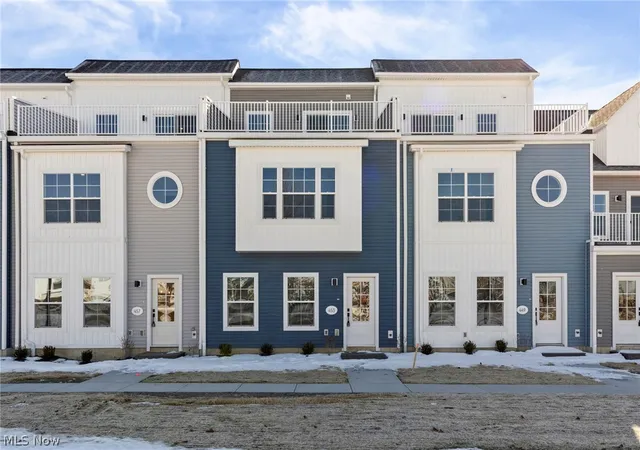 Photo 1 of Townhouse for sale at 453 Harbor Ln, Lorain, OH 44052 | MLS# 5188492 | Listing updated on 2026-10-01