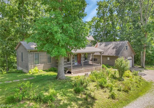 Photo 4 of Sale Pending at 2161 Stacy Ln, Zanesville, OH 43701 | MLS# 5189029 | Listing updated on 2026-10-05
