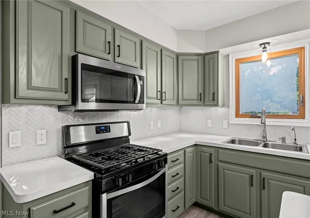 Photo 3 of Single family home for sale at 107 Keswick Ct, Amherst, OH 44001 | MLS# 5191385 | Listing updated on 2026-09-06