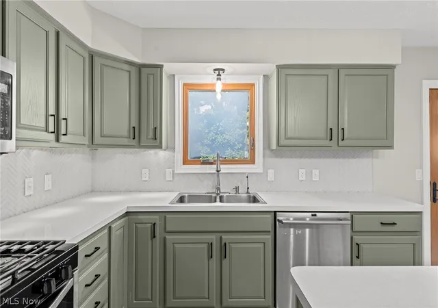 Photo 3 of Single family home for sale at 107 Keswick Ct, Amherst, OH 44001 | MLS# 5191385 | Listing updated on 2026-09-06