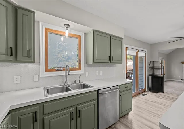 Photo 4 of Single family home for sale at 107 Keswick Ct, Amherst, OH 44001 | MLS# 5191385 | Listing updated on 2026-09-06
