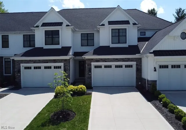 Photo 2 of Townhouse for sale at 2854 Riviera Dr, Fairlawn, OH 44333 | MLS# 5192743 | Listing updated on 2026-09-08