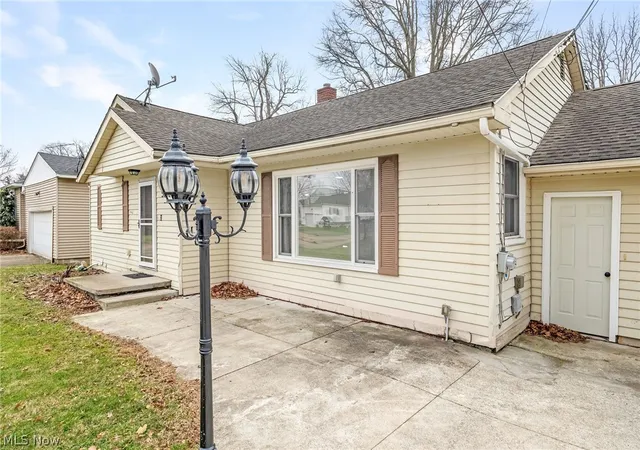 Photo 2 of Single family home for sale at 3290 Sweitzer St NW, Uniontown, OH 44685 | MLS# 5192327 | Listing updated on 2026-09-11