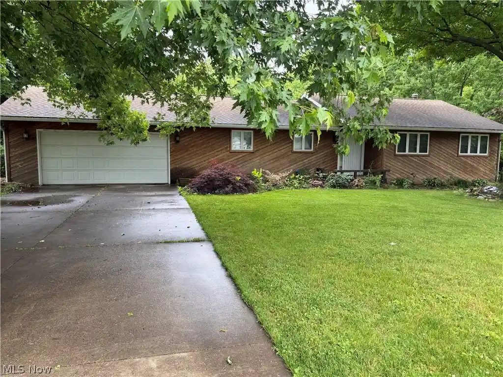 Photo 1 of Single family home for sale at 736 Lake Erie St, Conneaut, OH 44030 | MLS# 5193476 | Listing updated on 2026-10-27