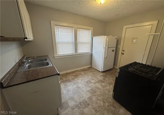 Listing Photo 4 - Condo for sale in building located at 3207 W 121st St, Cleveland, OH 44111