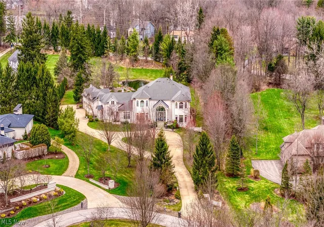 Photo 2 of Sale Pending at 25 Brandon Ct, Chagrin Falls, OH 44022 | MLS# 5195474 | Listing updated on 2026-09-10