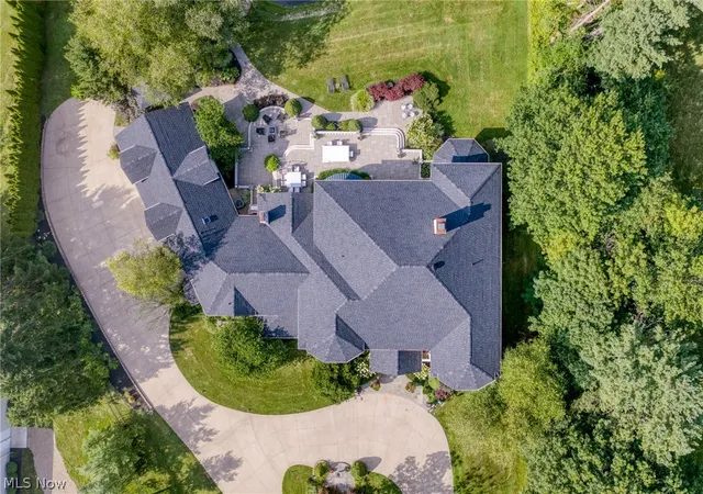 Photo 3 of Sale Pending at 25 Brandon Ct, Chagrin Falls, OH 44022 | MLS# 5195474 | Listing updated on 2026-09-10