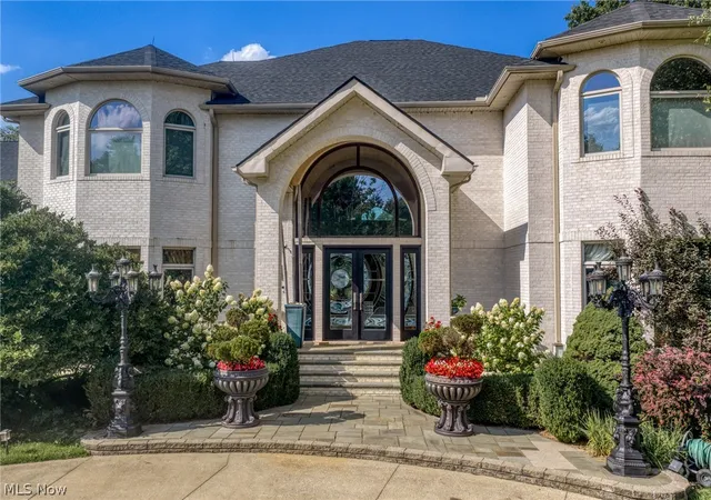 Photo 3 of Sale Pending at 25 Brandon Ct, Chagrin Falls, OH 44022 | MLS# 5195474 | Listing updated on 2026-09-10