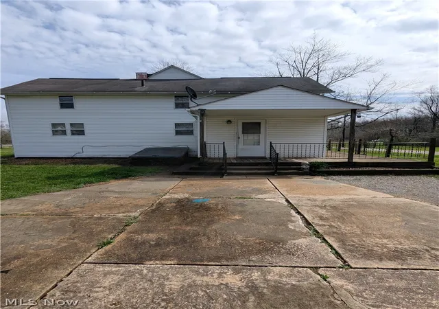 Photo 2 of Single family home for sale at 6359 Sittig Ave, Hubbard, OH 44425 | MLS# 5198380 | Listing updated on 2026-09-24