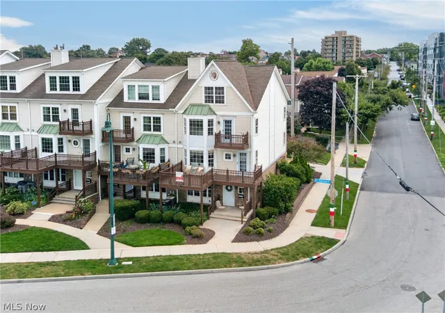Listing Photo 2 - Condo for sale in building located at 6943 Father Caruso Dr, Cleveland, OH 44102