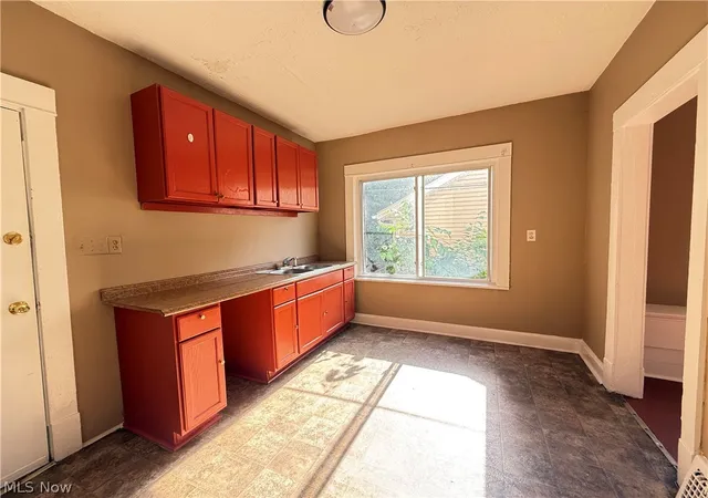 Listing Photo 2 - Condo for sale in building located at 8206 Crumb Ave, Cleveland, OH 44103