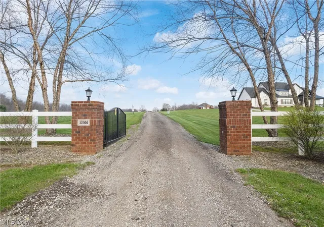 Photo 3 of Single family home for sale at 10366 Immel Rd NE, Canton, OH 44721 | MLS# 5200357 | Listing updated on 2026-09-11
