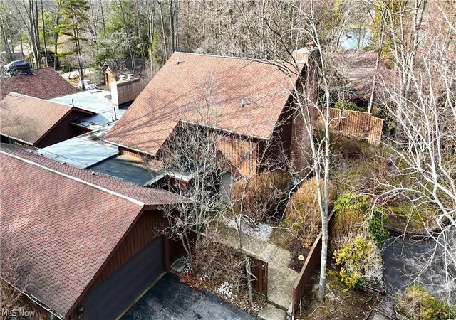 Listing Photo 2 - Condo for sale in building located at 1939 Pine Dr, Kent, OH 44240