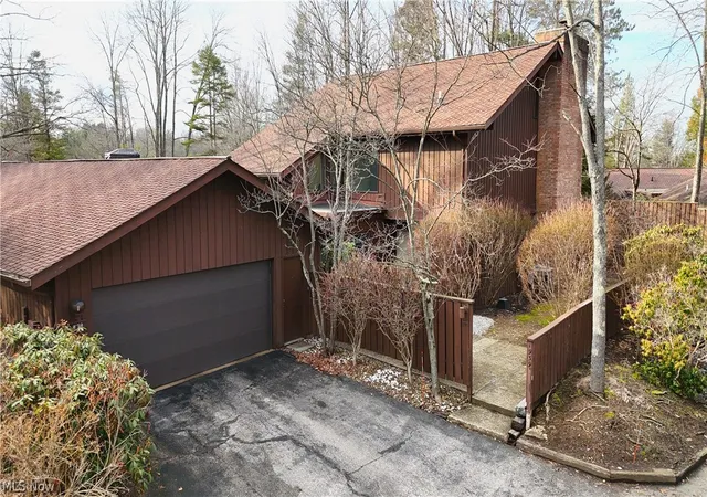 Photo 2 of Condo for sale at 1939 Pine Dr, Kent, OH 44240 | MLS# 5201033 | Listing updated on 2026-09-11