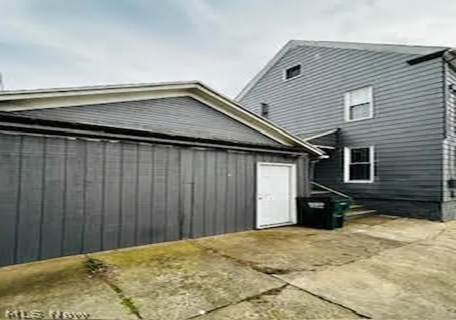 Listing Photo 3 - Condo for sale in building located at 241 5th St NW, Barberton, OH 44203