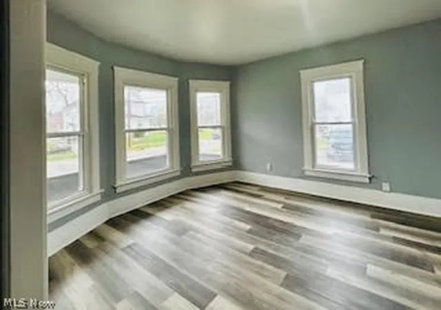 Listing Photo 4 - Condo for sale in building located at 241 5th St NW, Barberton, OH 44203